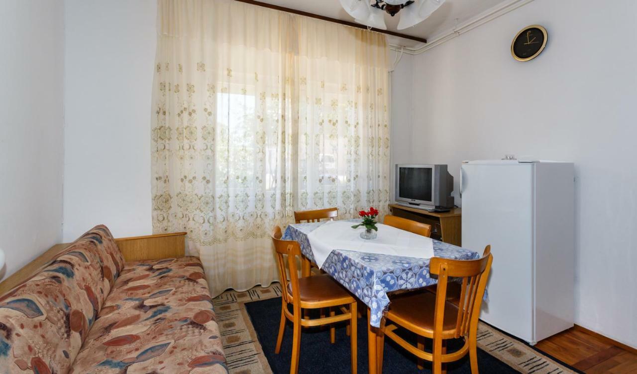 Apartmani Jelica Krk Town Exterior photo